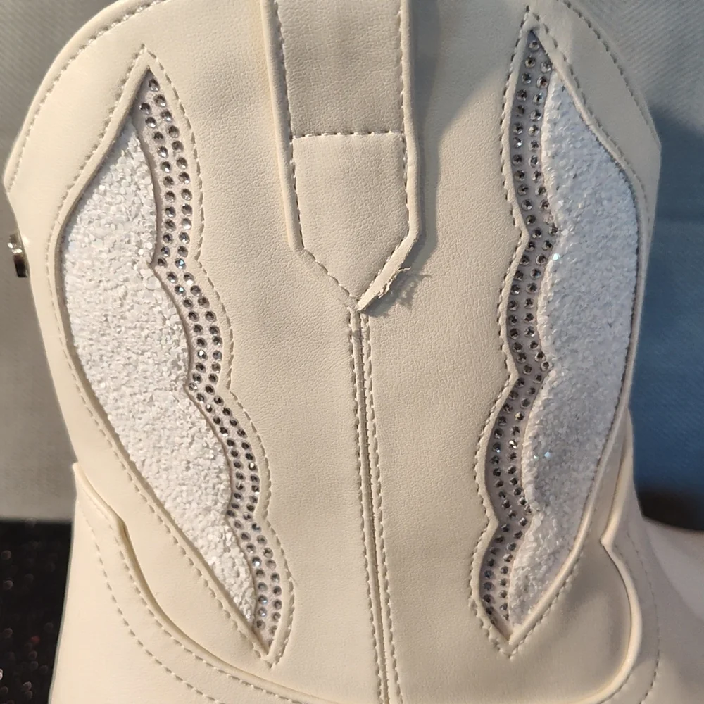 Madden NYC Boots - Picture 3 of 9